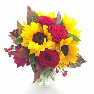 Mazzo di rose rosse e girasoli