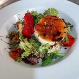 Insalata Di Formaggio Di Capra E Semi Di Girasole