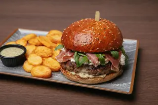 Rosmarino burger s pomfritom