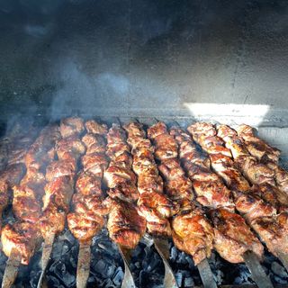 Шашлик з шиї свинної  та цибуля і зелень 650 г