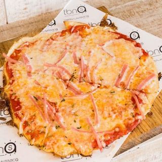 Pizzeta De Jamón Y Queso