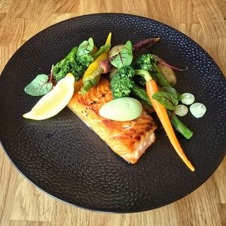 GRILLOWANY ŁOSOŚ Z MASŁEM ZIOŁOWYM