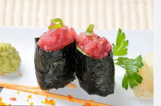 047. Gunkan maguro 2 pezzi