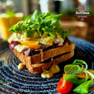 Tost Europejski z pastrami NOWOŚĆ 