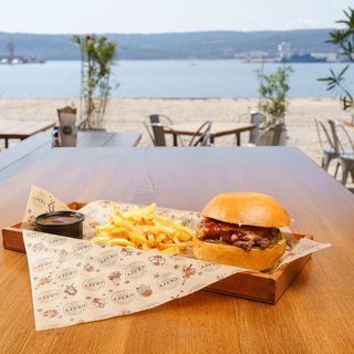 Класически Чийзбургер (380г)