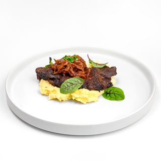 Steak de ficat de vită cu piure de cartofi sau sau salată de legume 