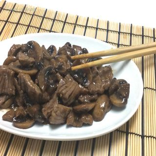 54. Ternera con champiñones