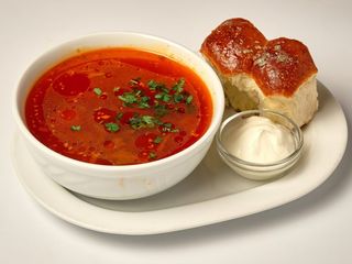Борщ український з пампушками (300/30/50г)