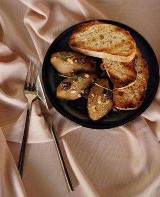 Паштет з курячої печінки та варенням з шишок (220гр)