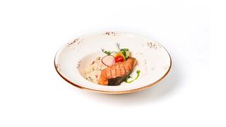 Стейк из лосося с булгуром