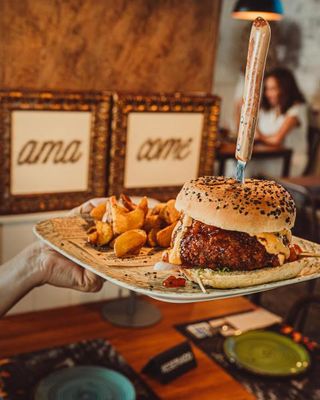 H. Crunch Burguer Cheese and Bacon