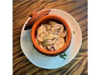 Пельмені домашні з грибним соусом