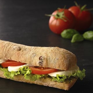  სენდვიჩი პომიდორი მოცარელათი