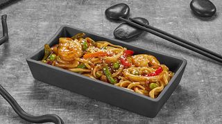 Удон с морепродуктами под соусом сладким чили (300г)