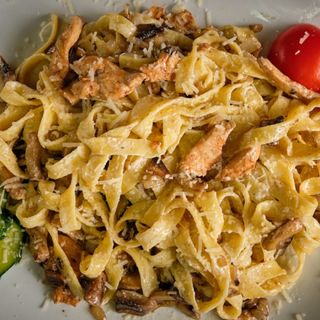 Тагліателі з куркою та грибами 0,330