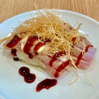 Flambé maguro nigiri