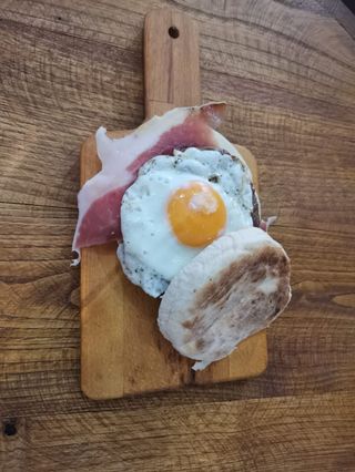 Hambúrguer no bolo do caco