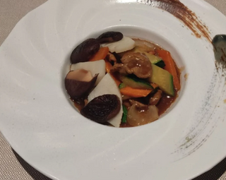 Manzo con funghi e bambù