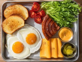 РАНКОВИЙ СЄТ З СИРНИМИ КОВБАСКАМИ ТА ЧЕДЕРОМ 370г (370g)