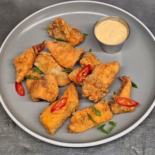 Лососеві нагетси з кунжутним чілі-соуосом