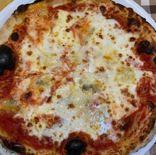 Pizza 4 Formaggi 