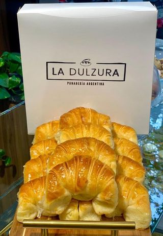 Docena De Medialunas De Manteca