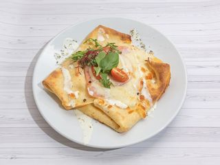 Z szynką i mozzarellą