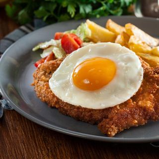 Schab po wiedeńsku,schab pieczony,jajko,ziemniaki,surówka