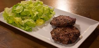 Hamburger di scottona 200 g con patate al forno