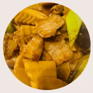 Cerdo Salteado con Bambú y Setas Chinas