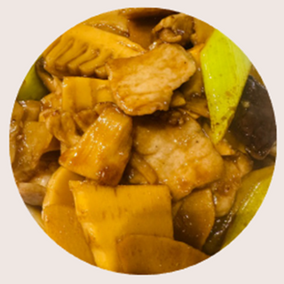 Cerdo Salteado con Bambú y Setas Chinas