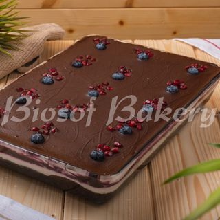 Брауни сладкиш с маскарпоне, шоколад и плодове (200гр)