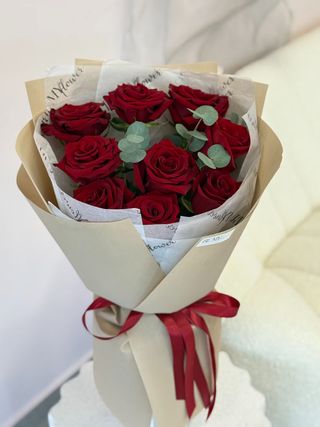 Bukiet czerwonych róż «Cosmopolitan»