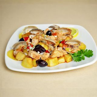 Carne de Porco à Alentejana