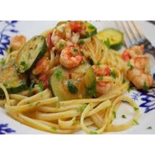 Tagliatelle con gambas y verduras 