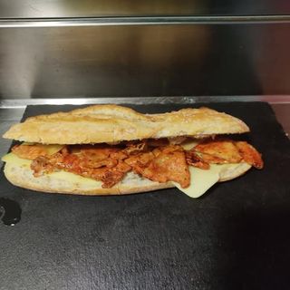 Bocadillo De Lomo Con Queso