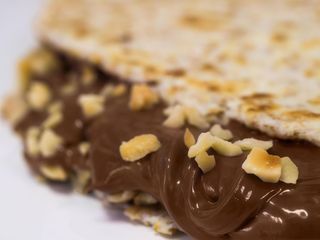 Nutella e panna con granella di nocciola