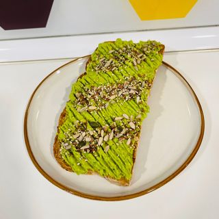 Tostada de aguacate