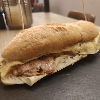 Bocadillo 3- lomo queso tortilla