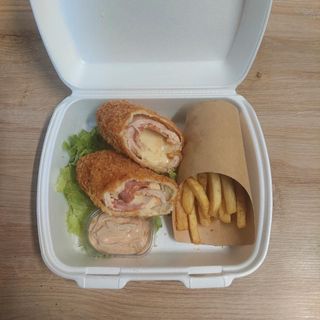 კორდონბლუ (ქათმის ხორცი ბეკონით, სულგუნით და სპეც სოუსით)