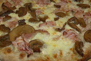 Prosciutto e funghi