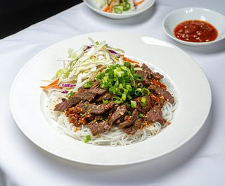 Makaron ryżowy z wołowiną 450g