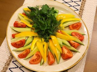 Огород из свежих овощей и зелени