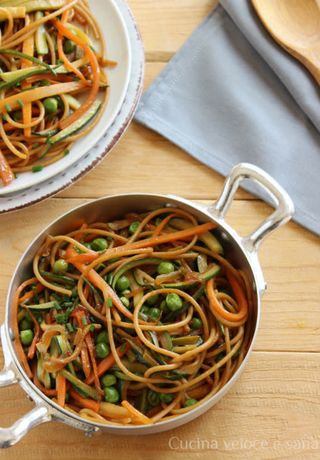 34. Spaghetti saltati con gamberi