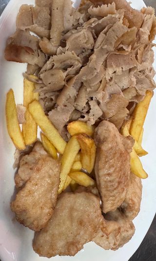 Carne con patatas y Alitas(4uds)