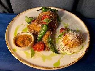 Курча кокле з сирним крокетом та овочами (350 g)