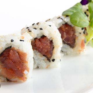 Uramaki spicy tuna