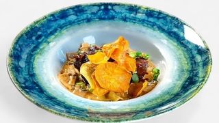 Obraji de vițel cu tocăniță de bureți