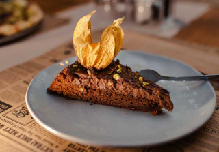 Tort de ciocolată și fistic