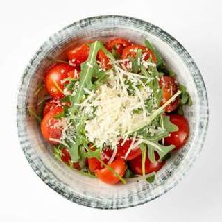 Salata rikula, cherry rajčica i